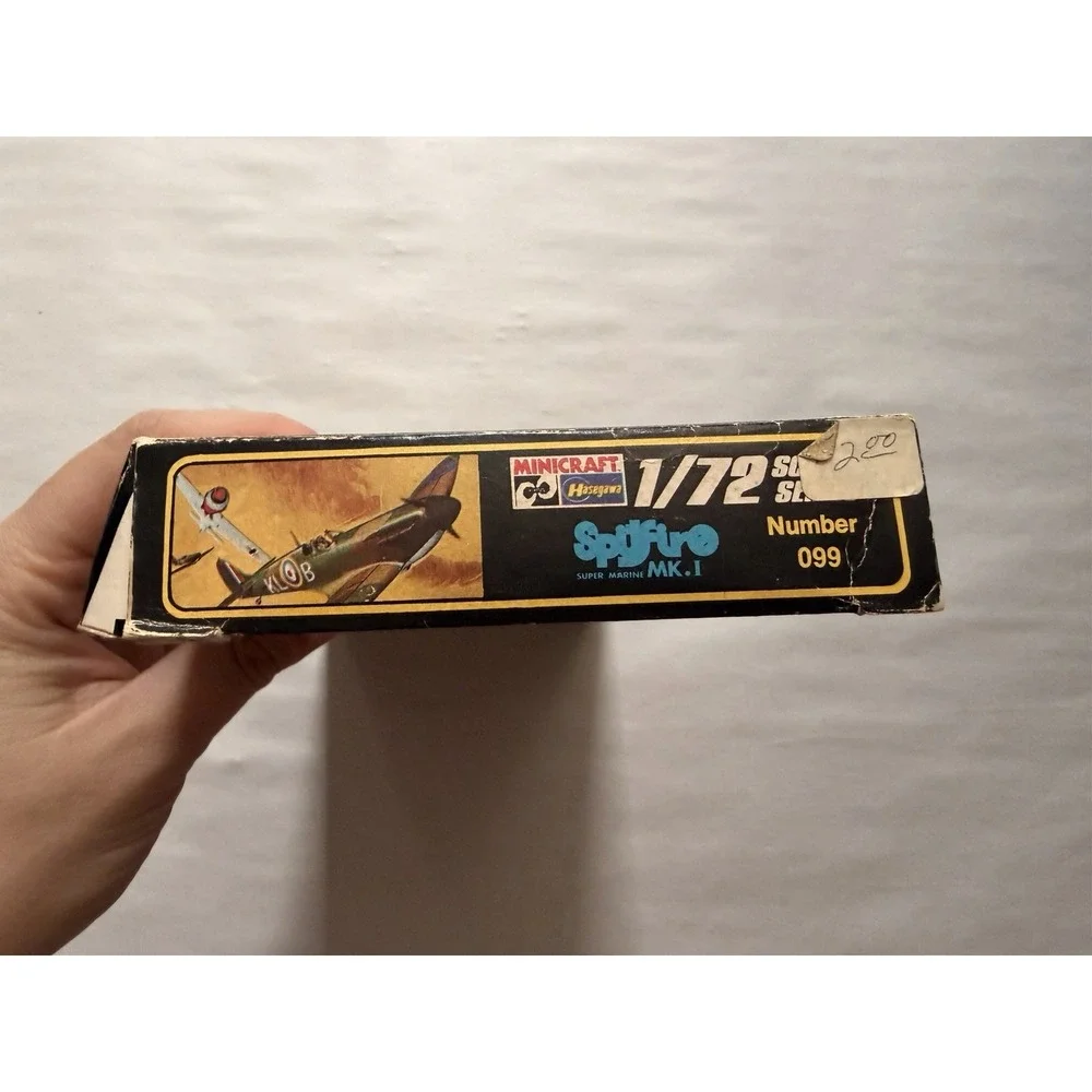 Vintage Minicraft Hasegawa 1/72 Spitfire Mk.I Model Kit 099 Open Box